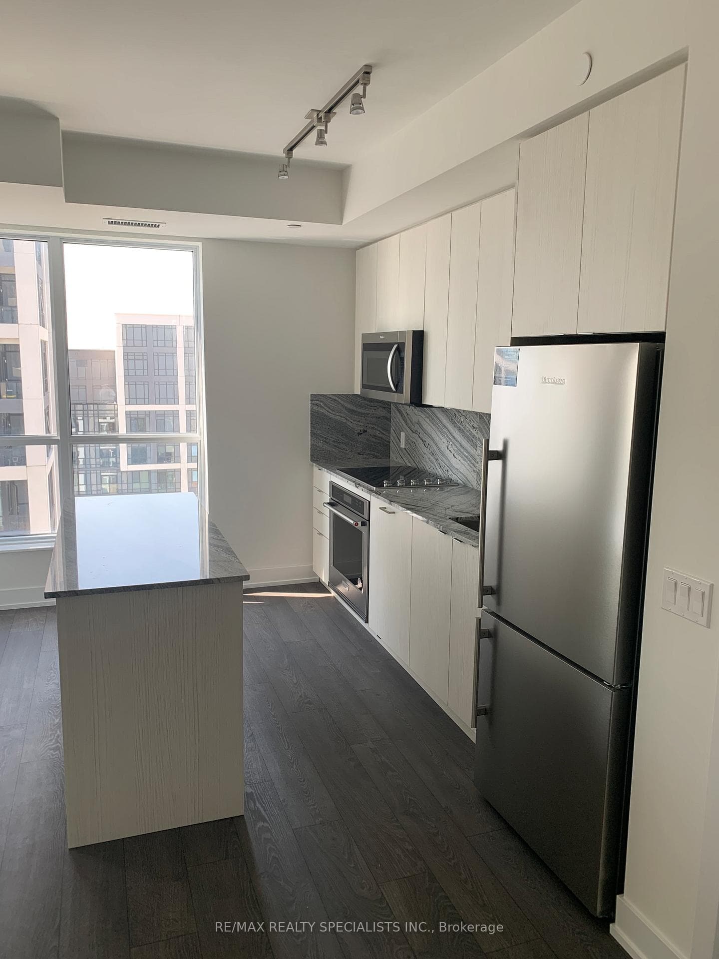 5 Mabelle Avenue Unit 3732 photo 6