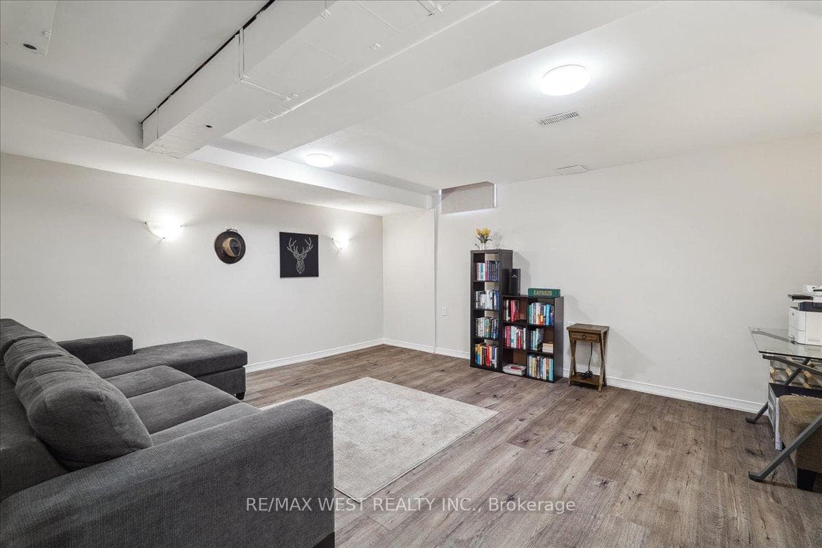15 Laurelhurst Crescent photo 8