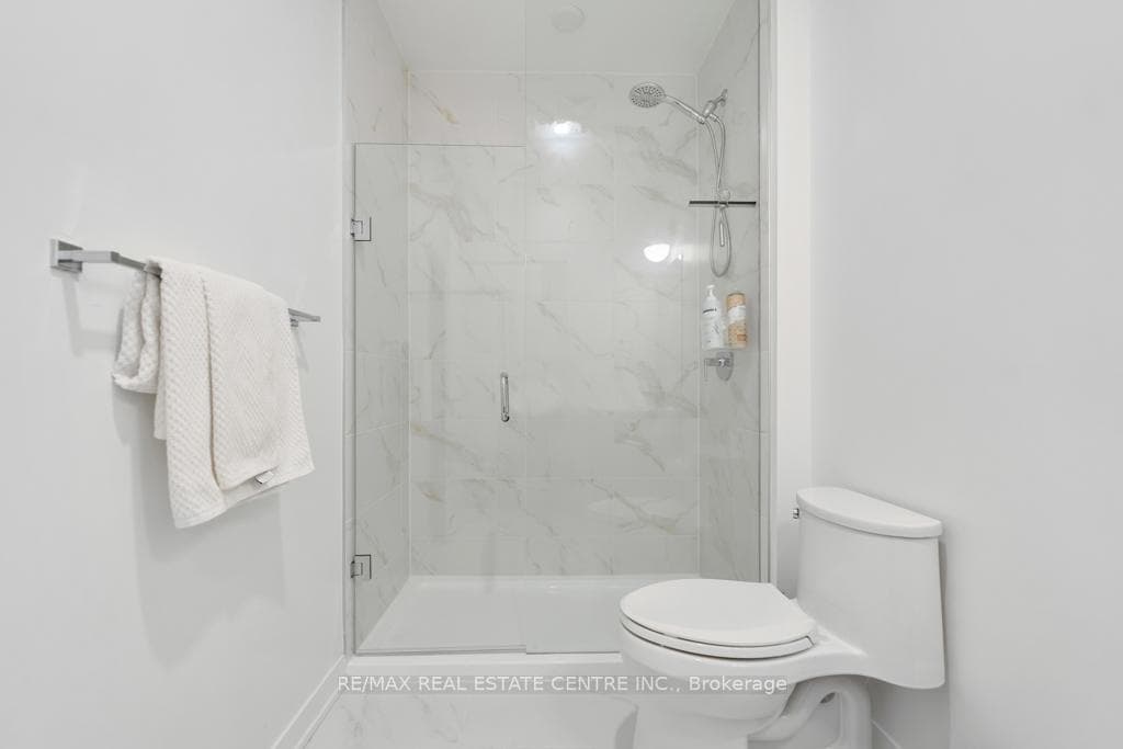 405 Dundas Street Unit 507 photo 19