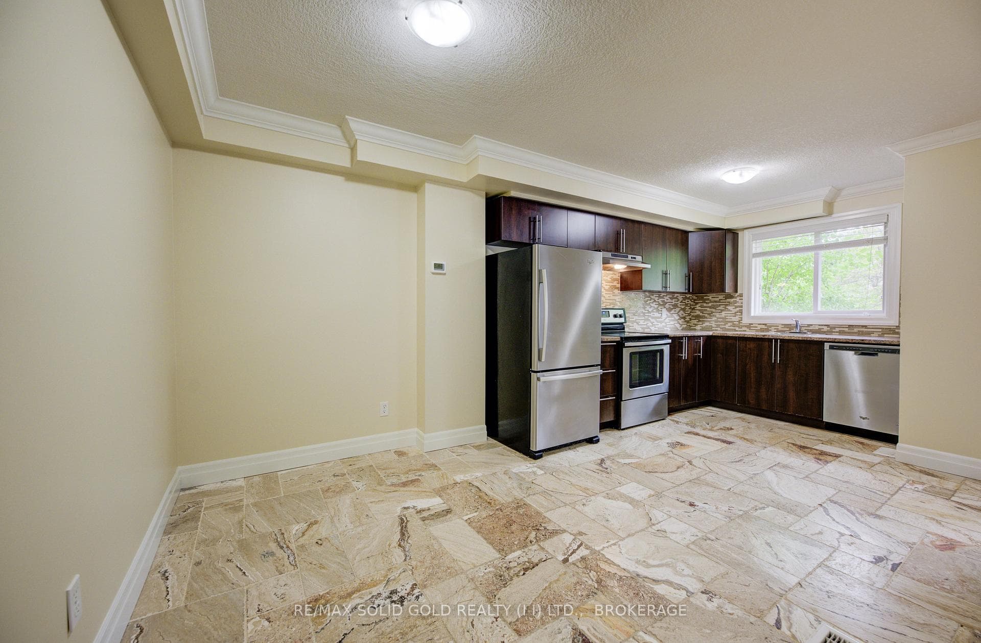 379 PIONEER Drive Unit 1 photo 10