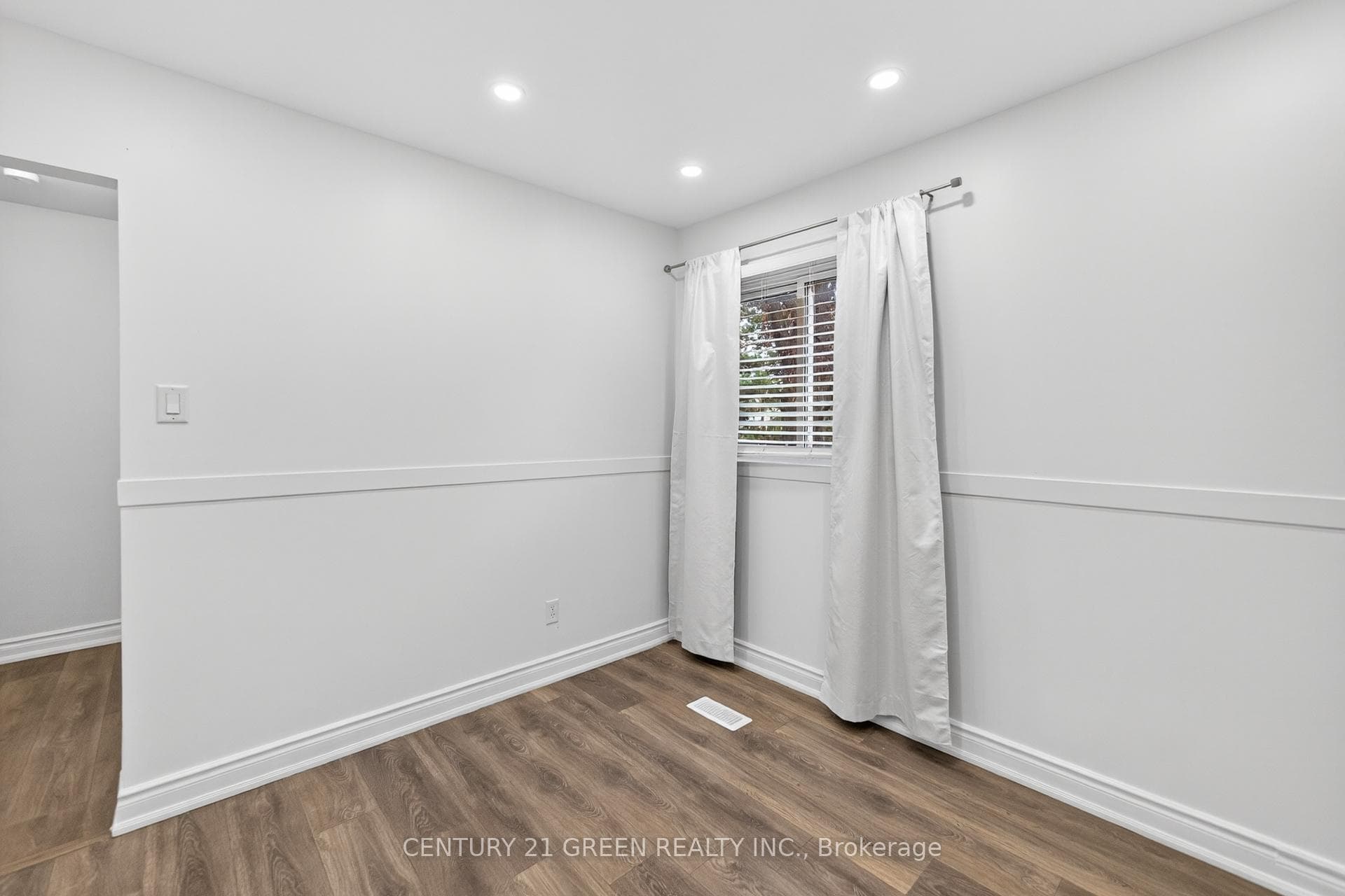 650 CHILDS Drive Unit 9 photo 29