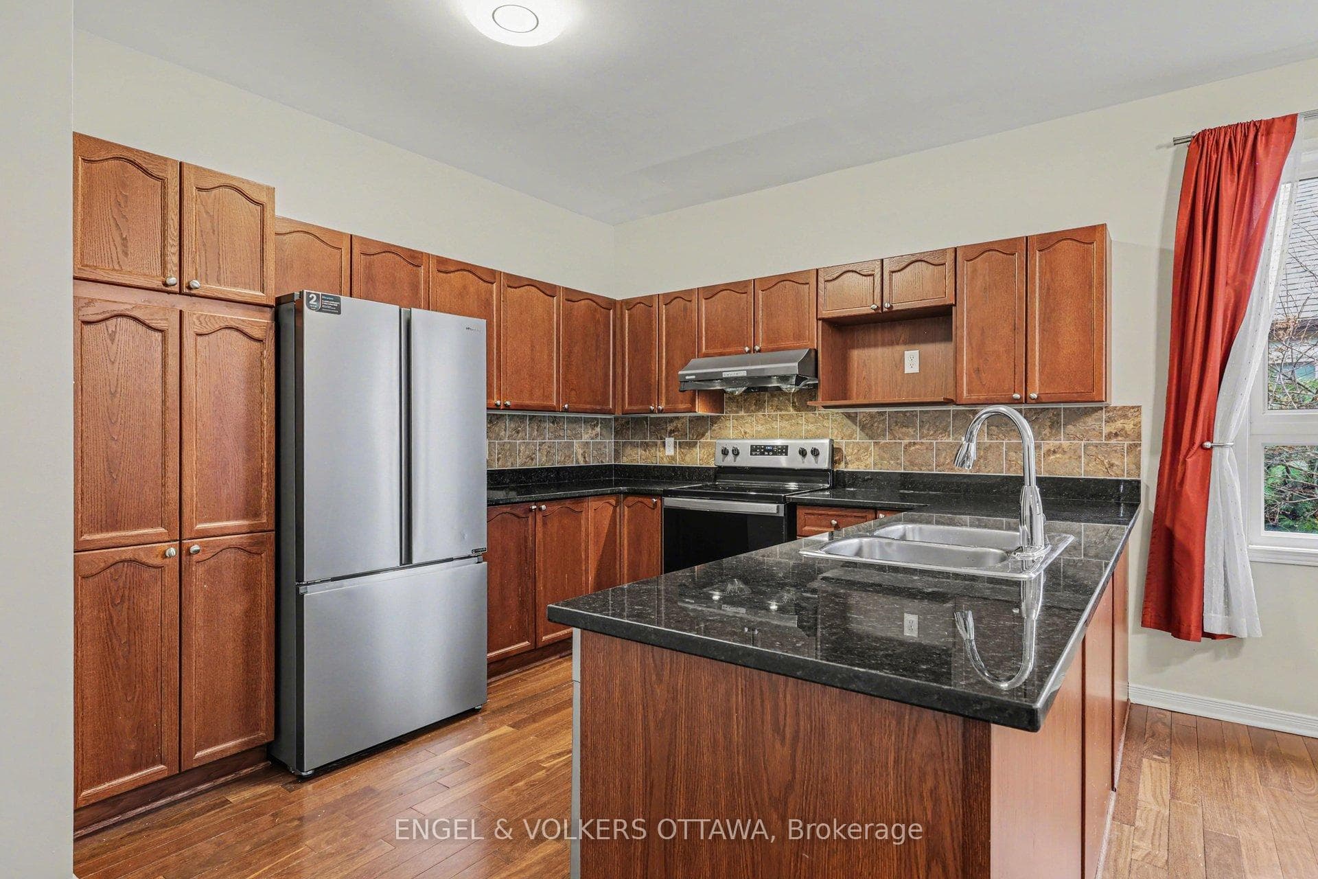 352 West Ridge Drive photo 11