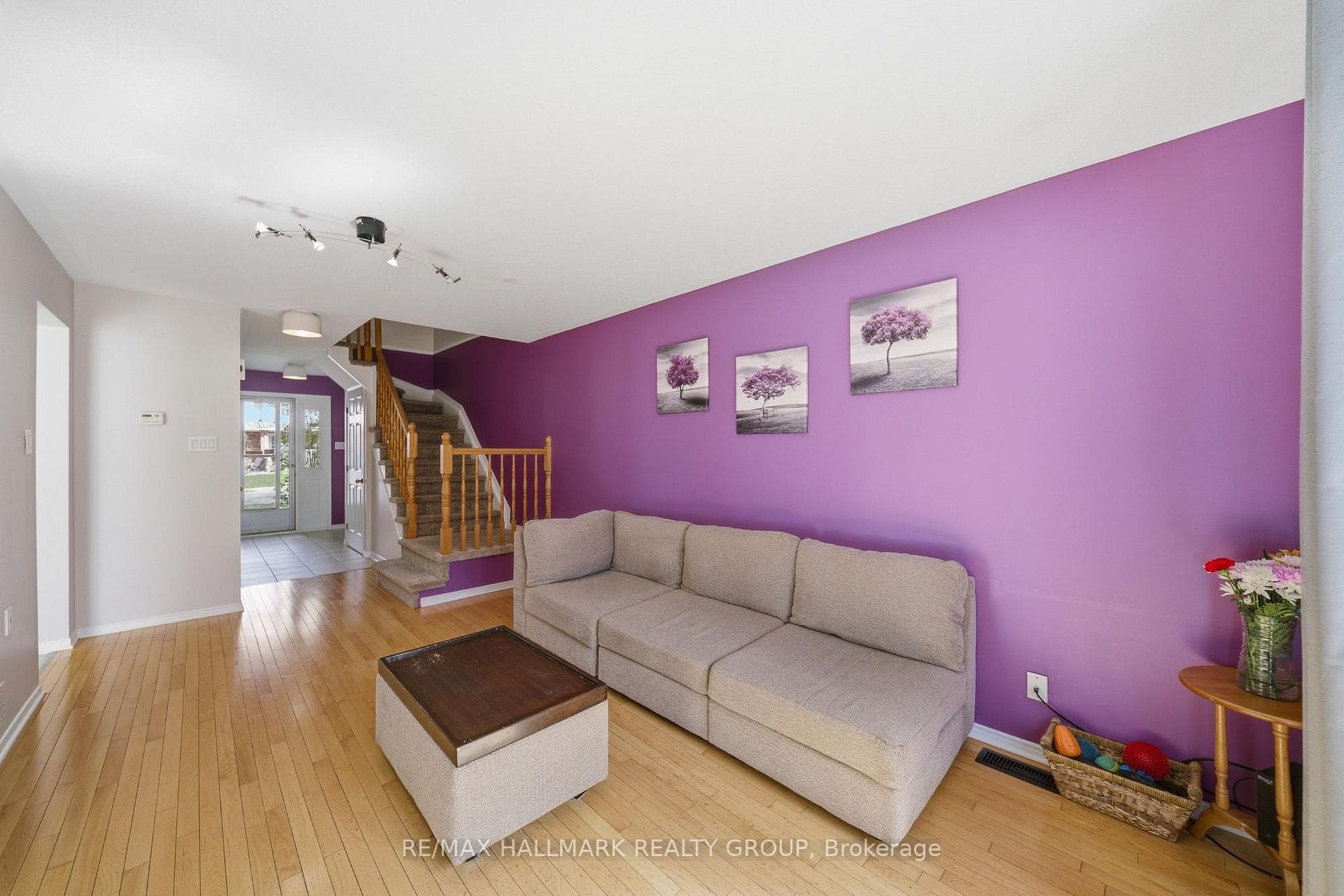 902 Paradise Crescent photo 8