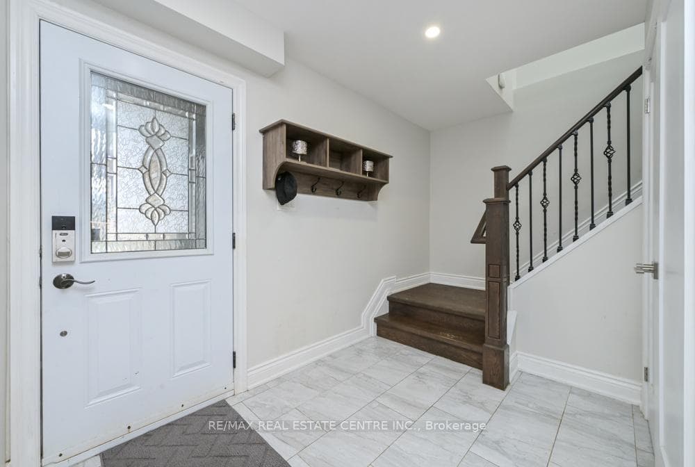 14 Borden Hill Court photo 4