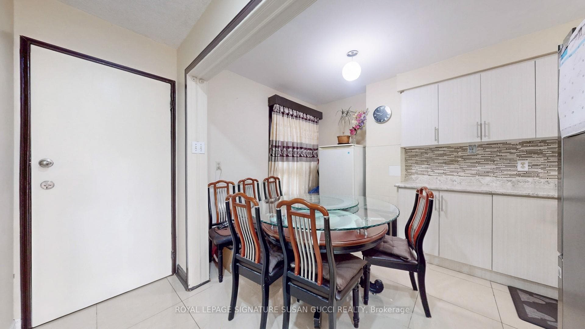 46 Albion Avenue photo 13