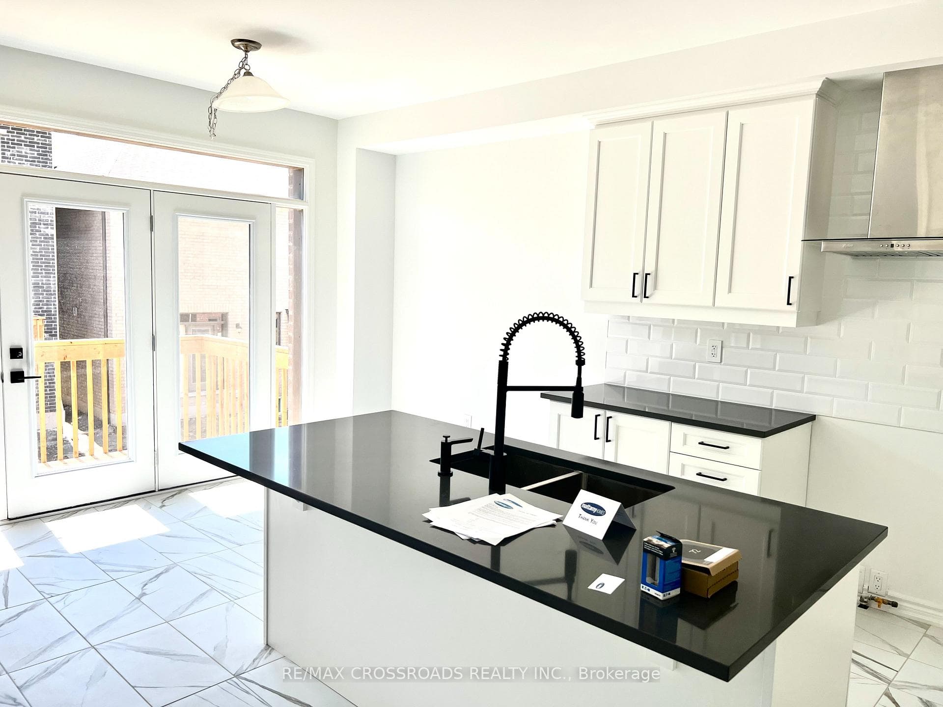 1421 Mockingbird Square photo 14