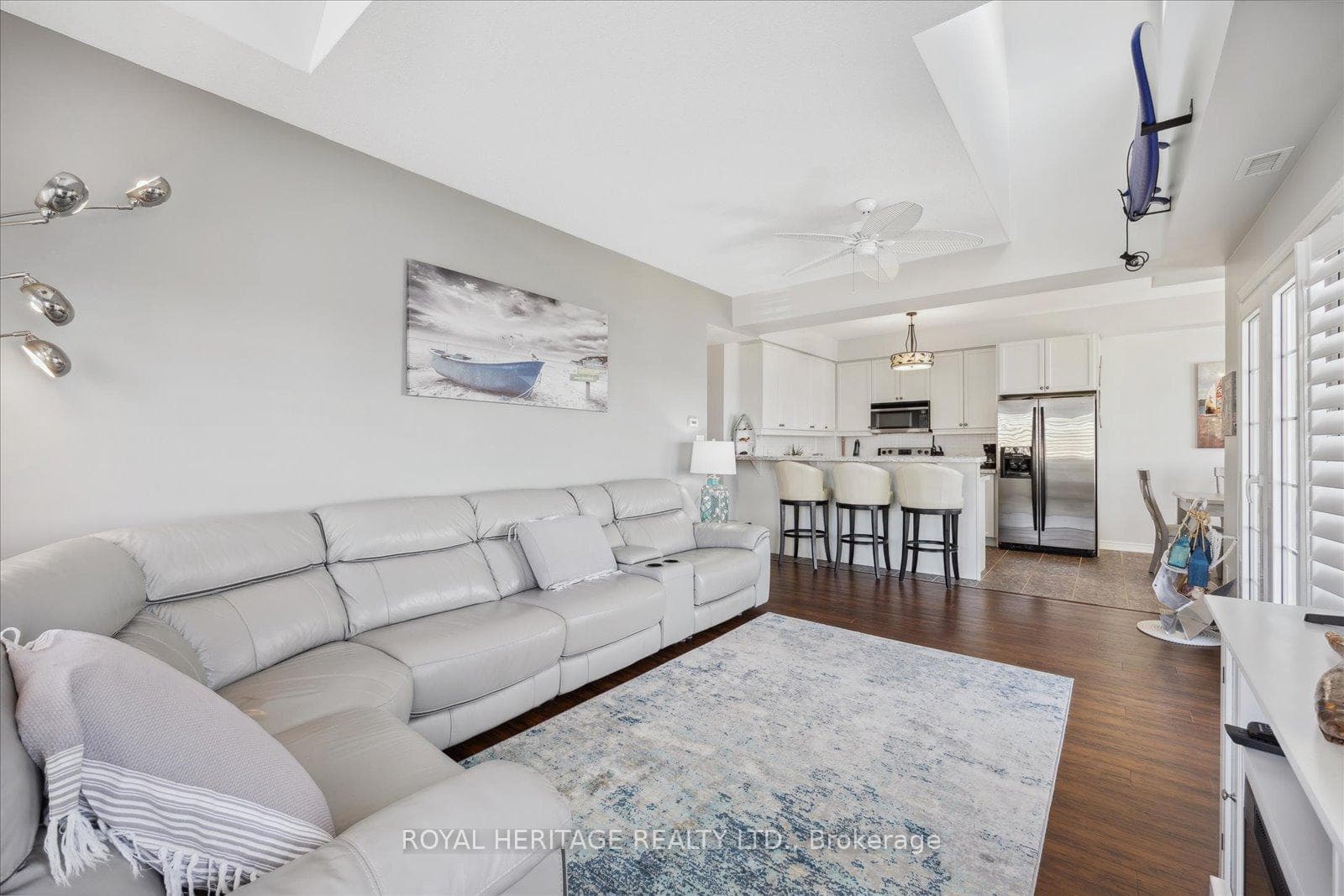 385 Lakebreeze Drive Unit 301 photo 10