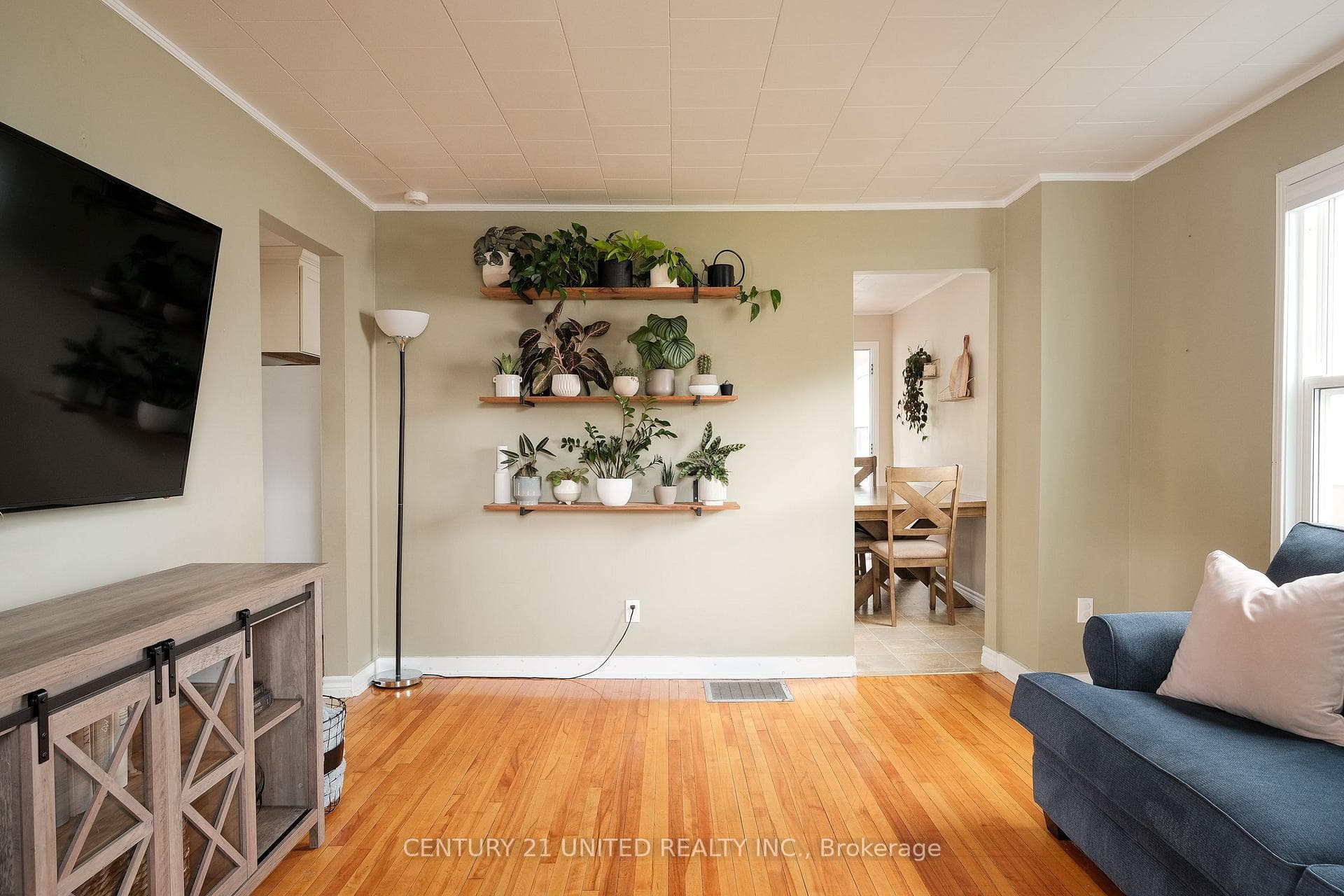 681 Park Street photo 5