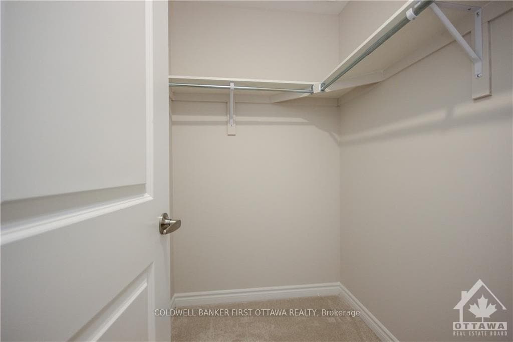 72 FOCALITY Crescent photo 29