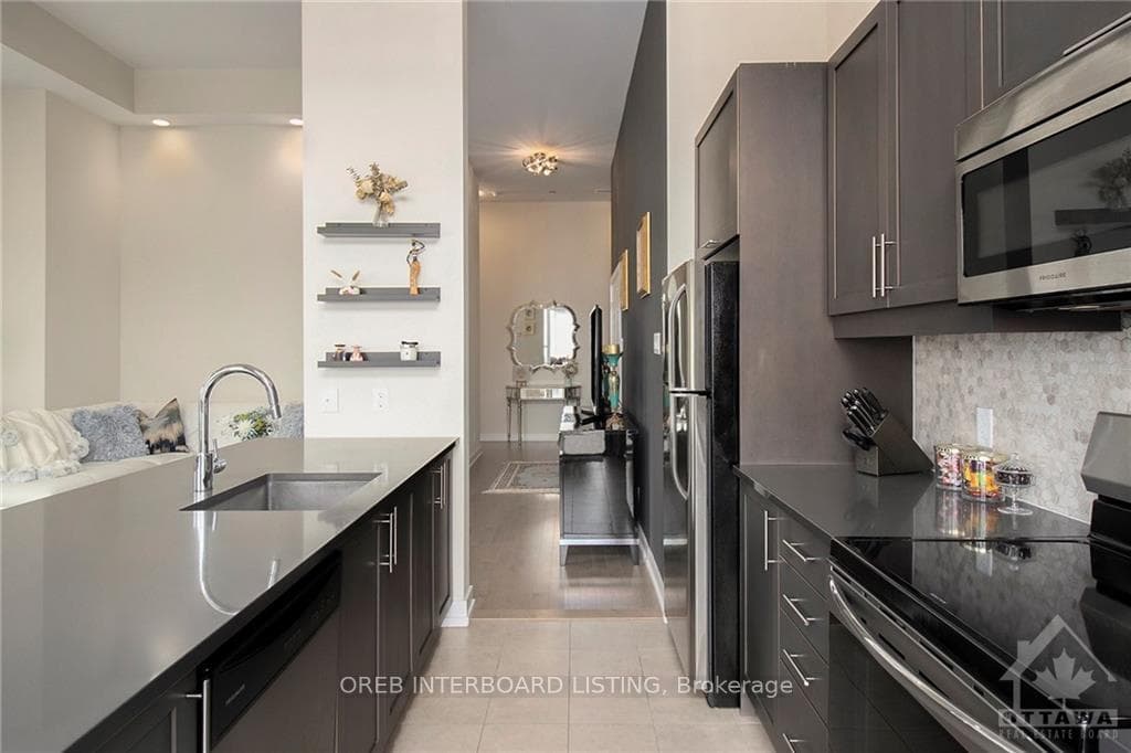 330 TITAN Unit 107 photo 15
