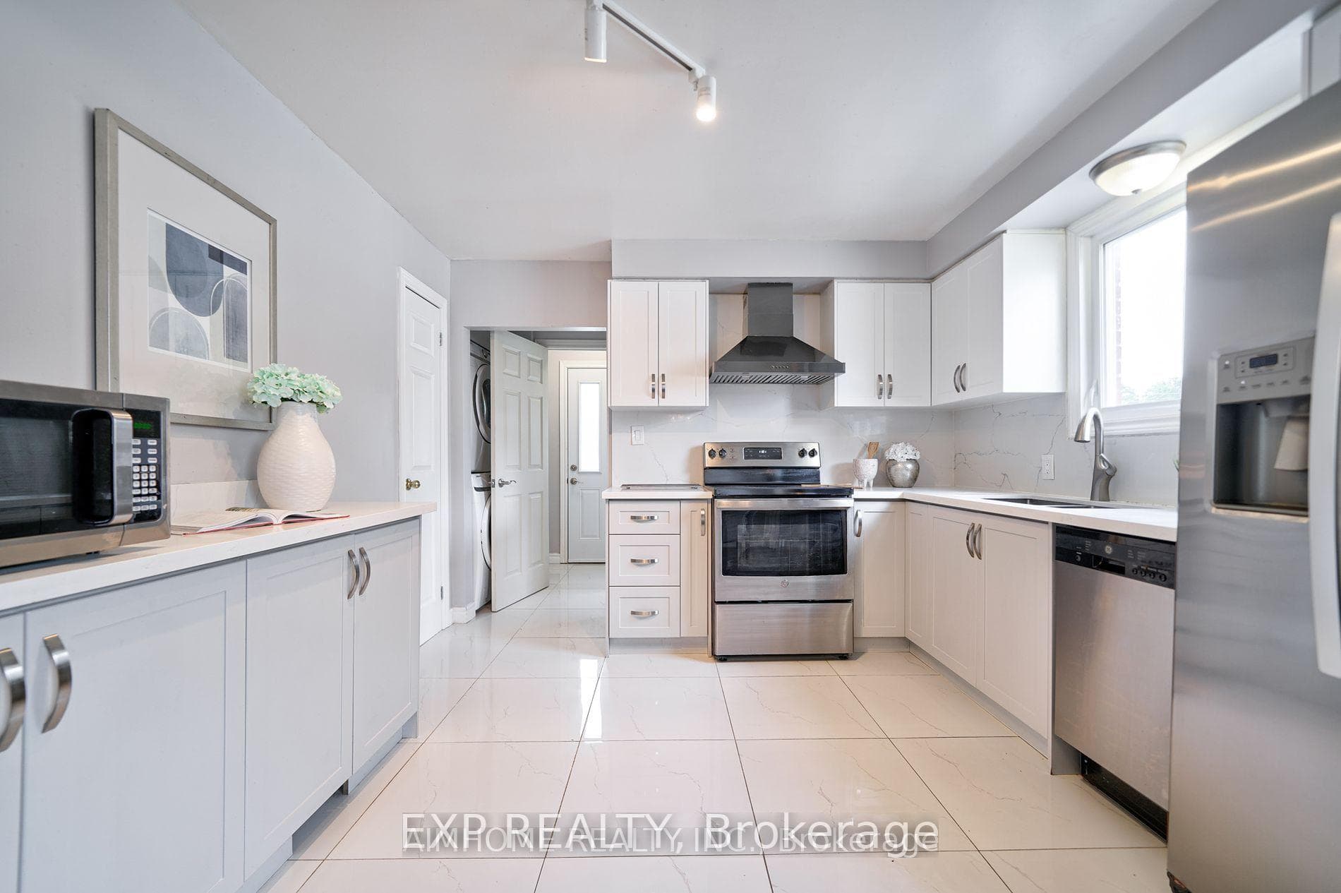 53 Aveline Crescent Unit Upper photo 11
