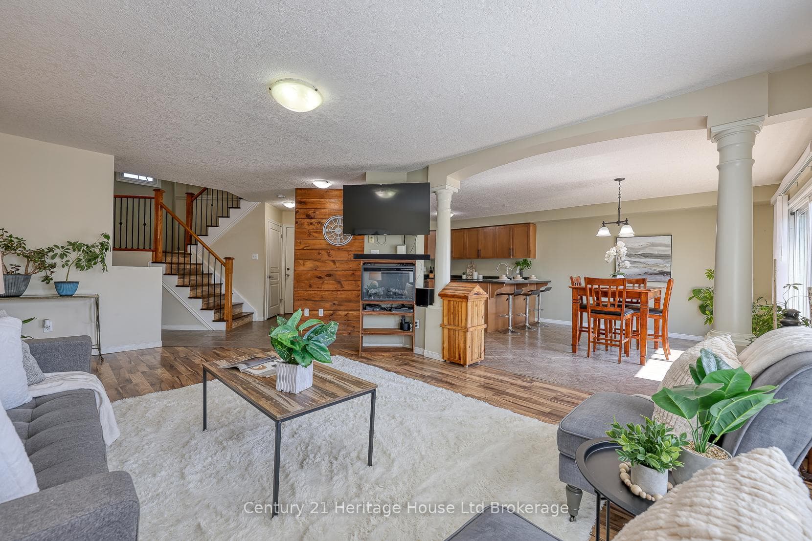 386 Champlain Avenue photo 8
