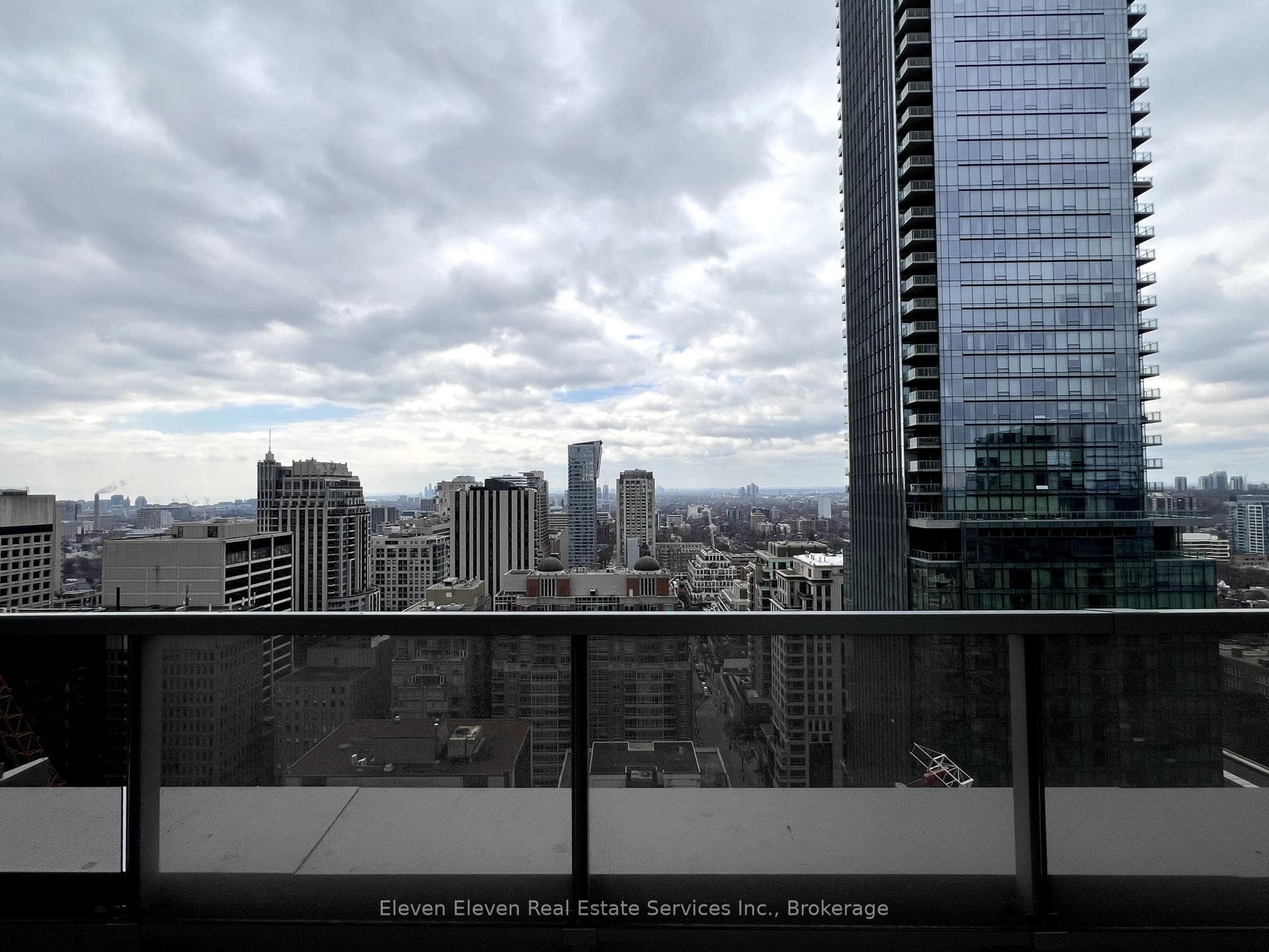 11 Yorkville Avenue Unit 2402 photo 11