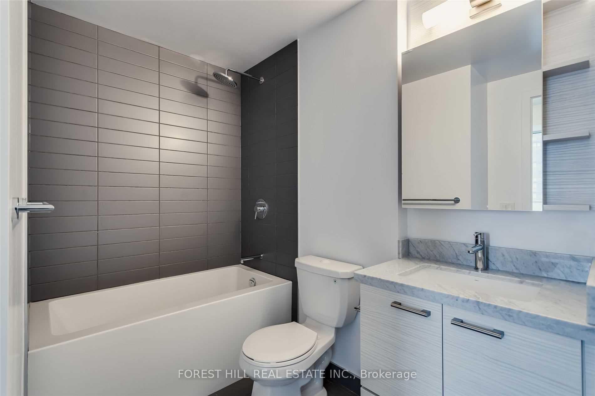 2221 Yonge Street Unit 5511 photo 10