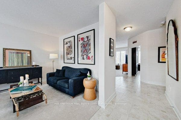 35 Lockerbie Crescent photo 3
