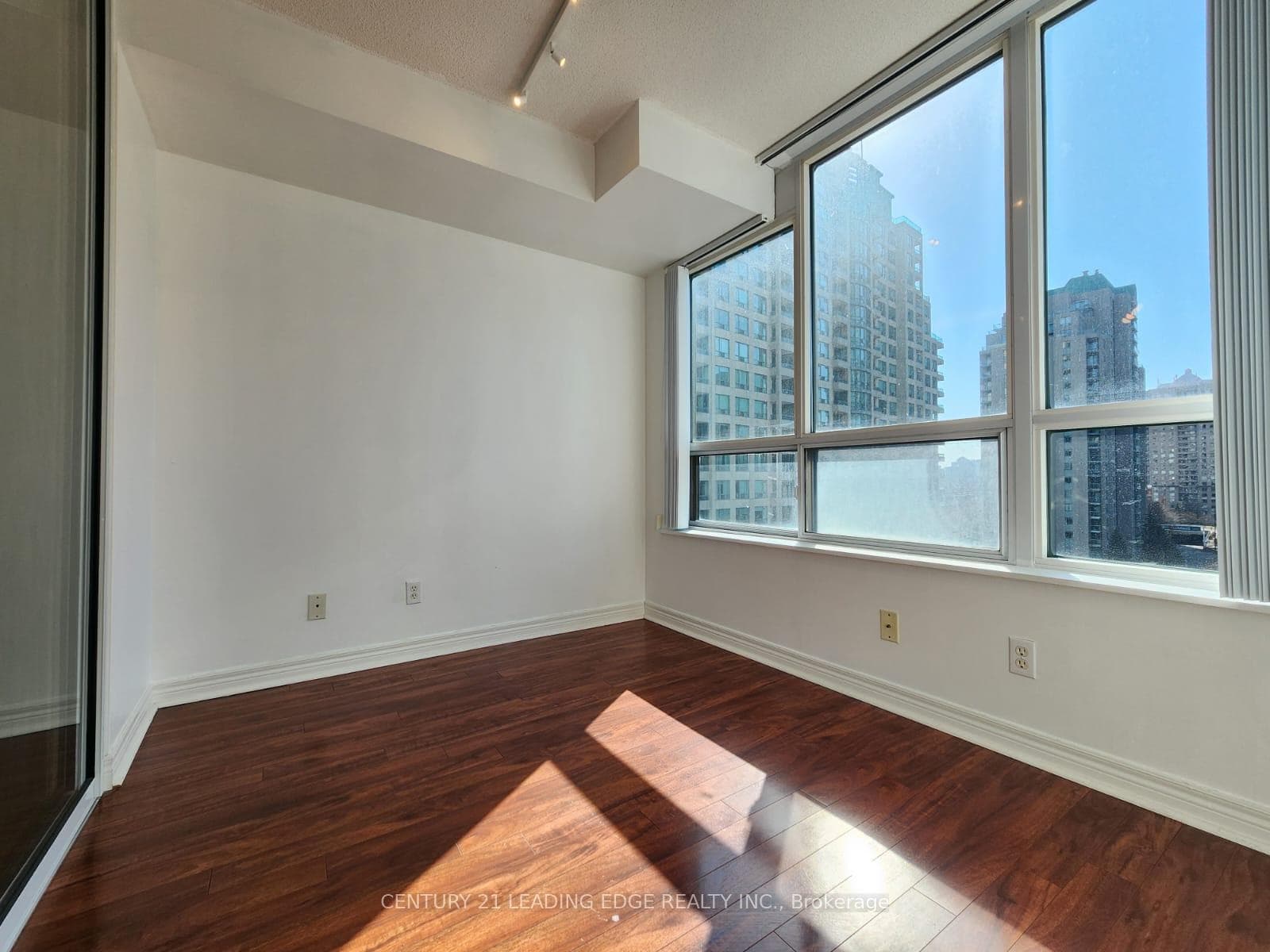 18 Parkview Avenue Unit 807 photo 16