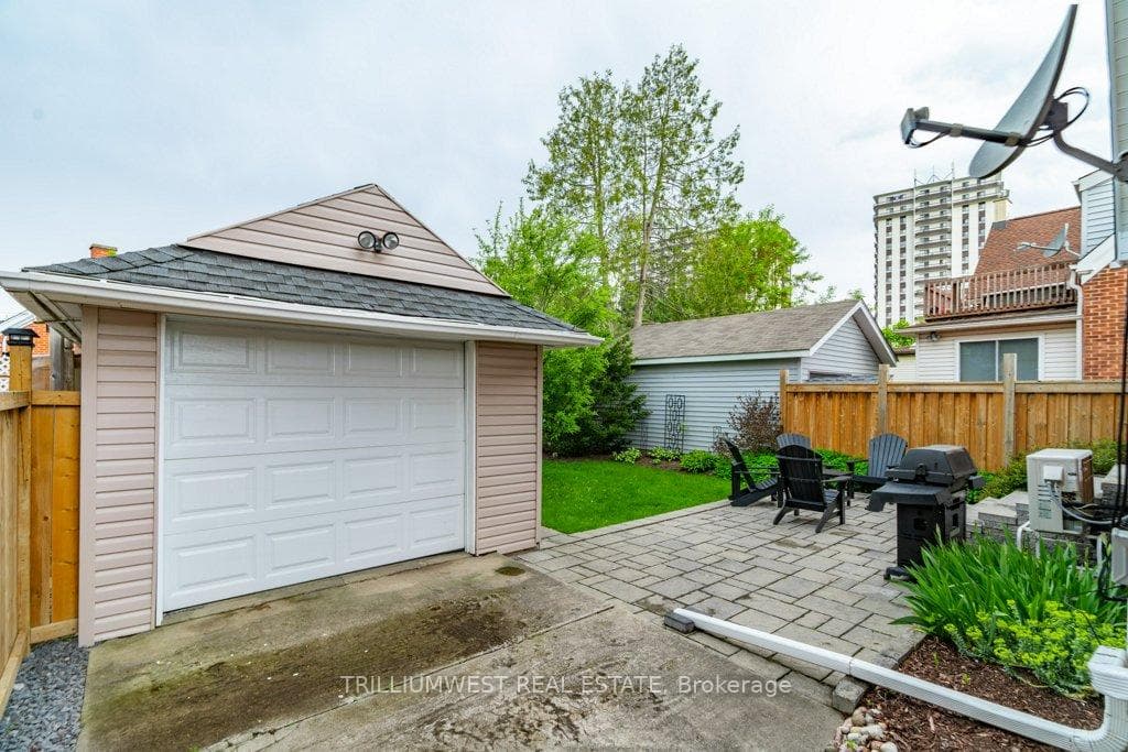 255 Margaret Avenue photo 34