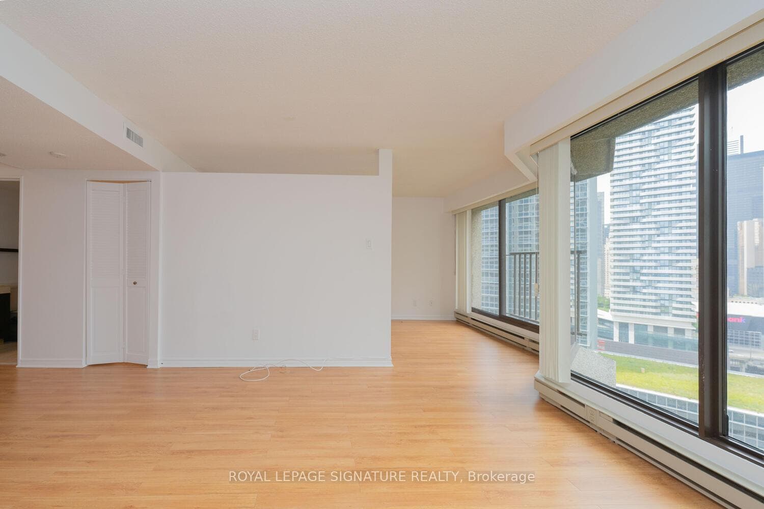 65 Harbour Square Unit 2109 photo 3
