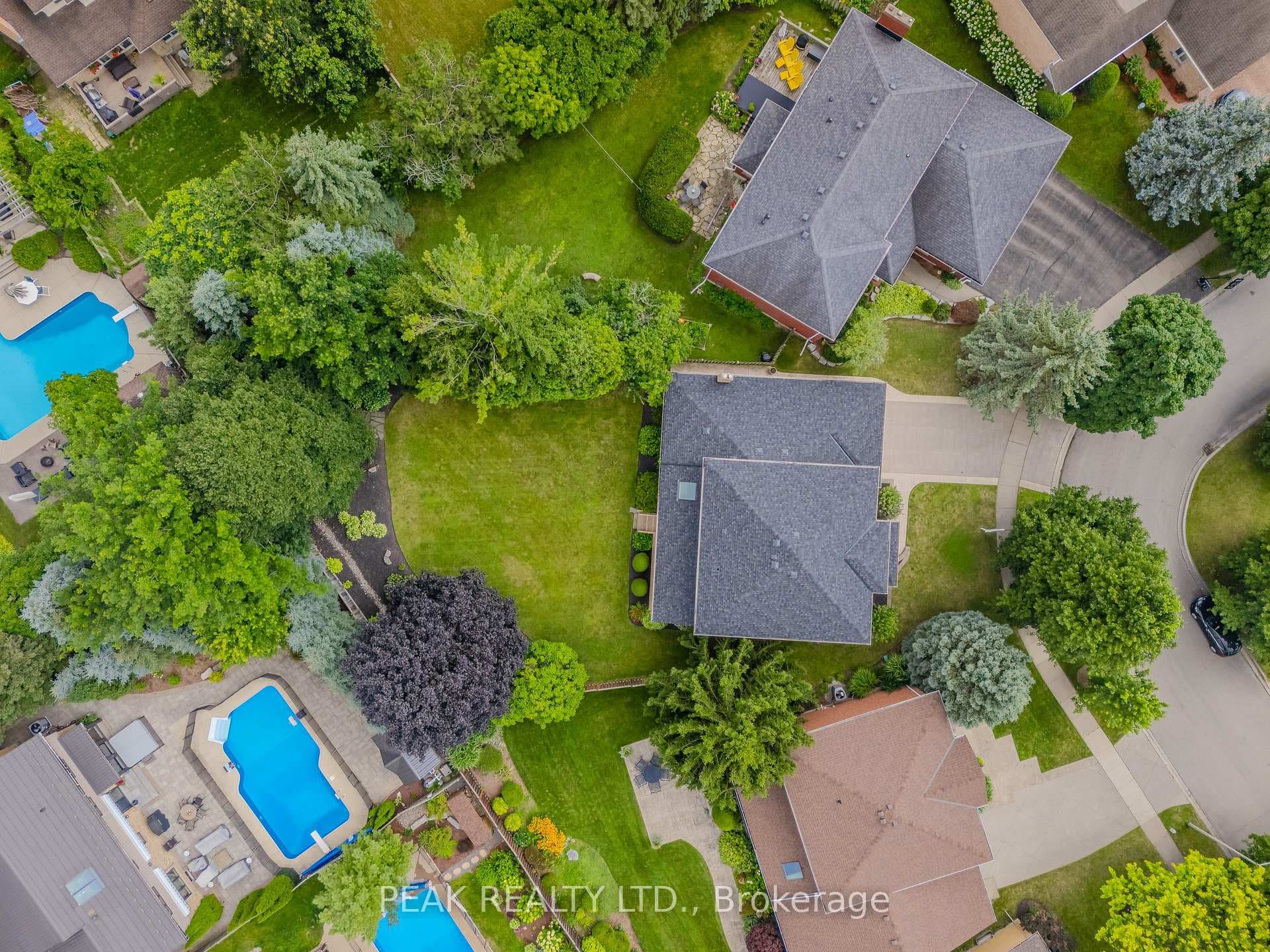 600 Stonebury Crescent photo 30