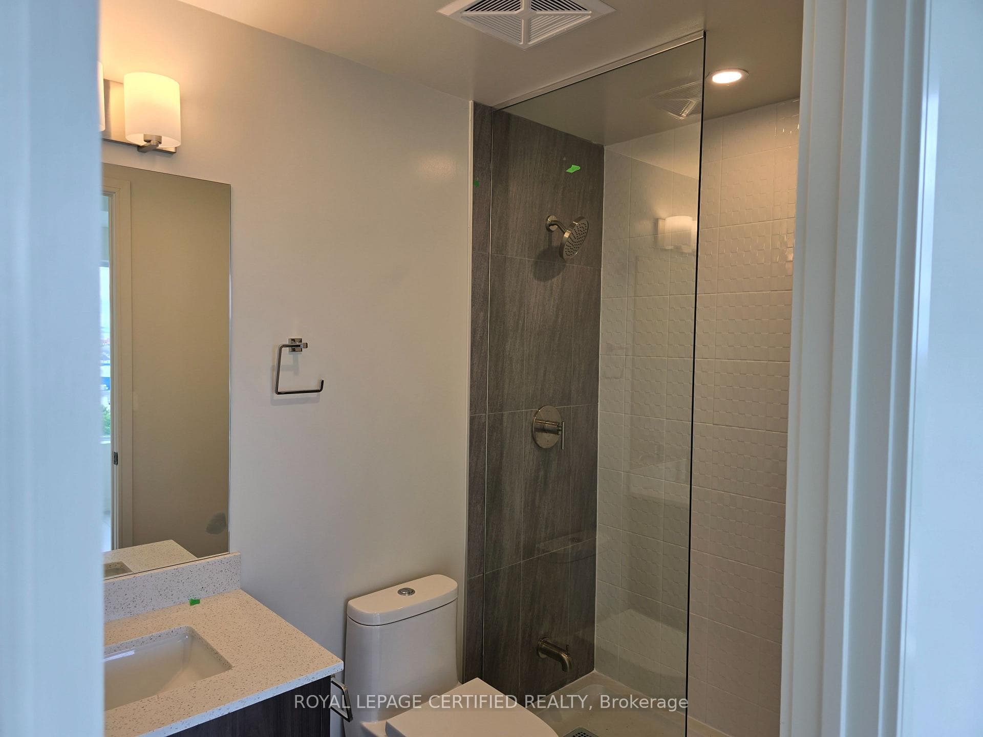 8010 Derry Road photo 13