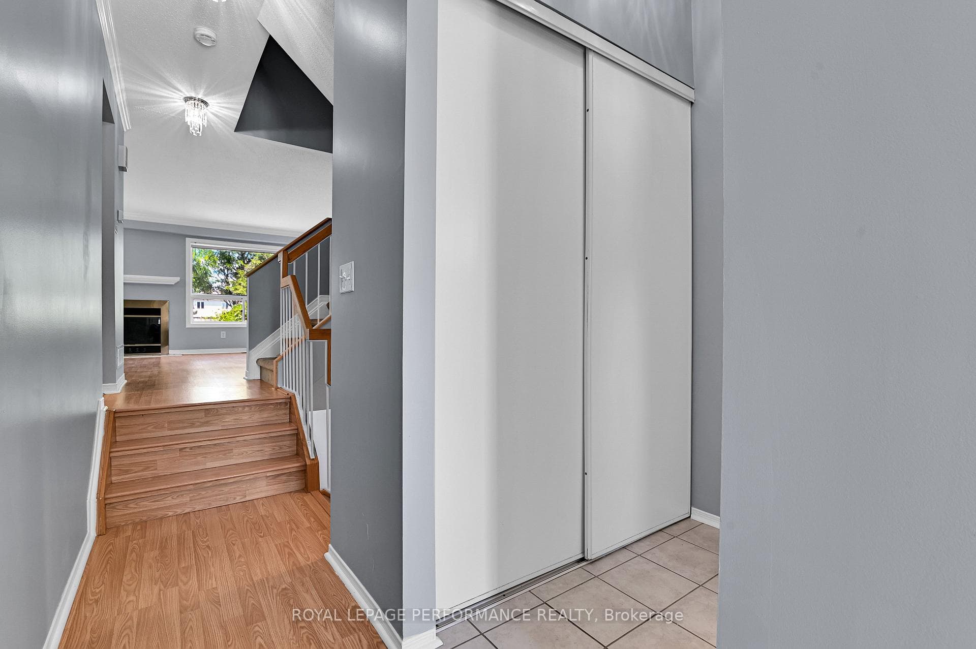 6009 Pineglade Crescent photo 4