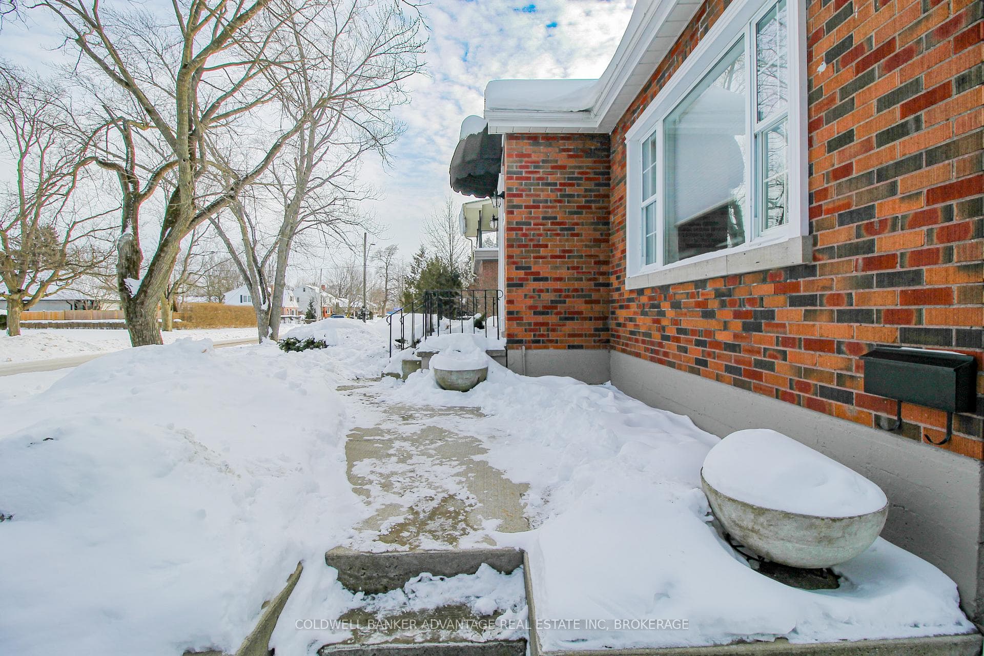 FRONT WALKWAY