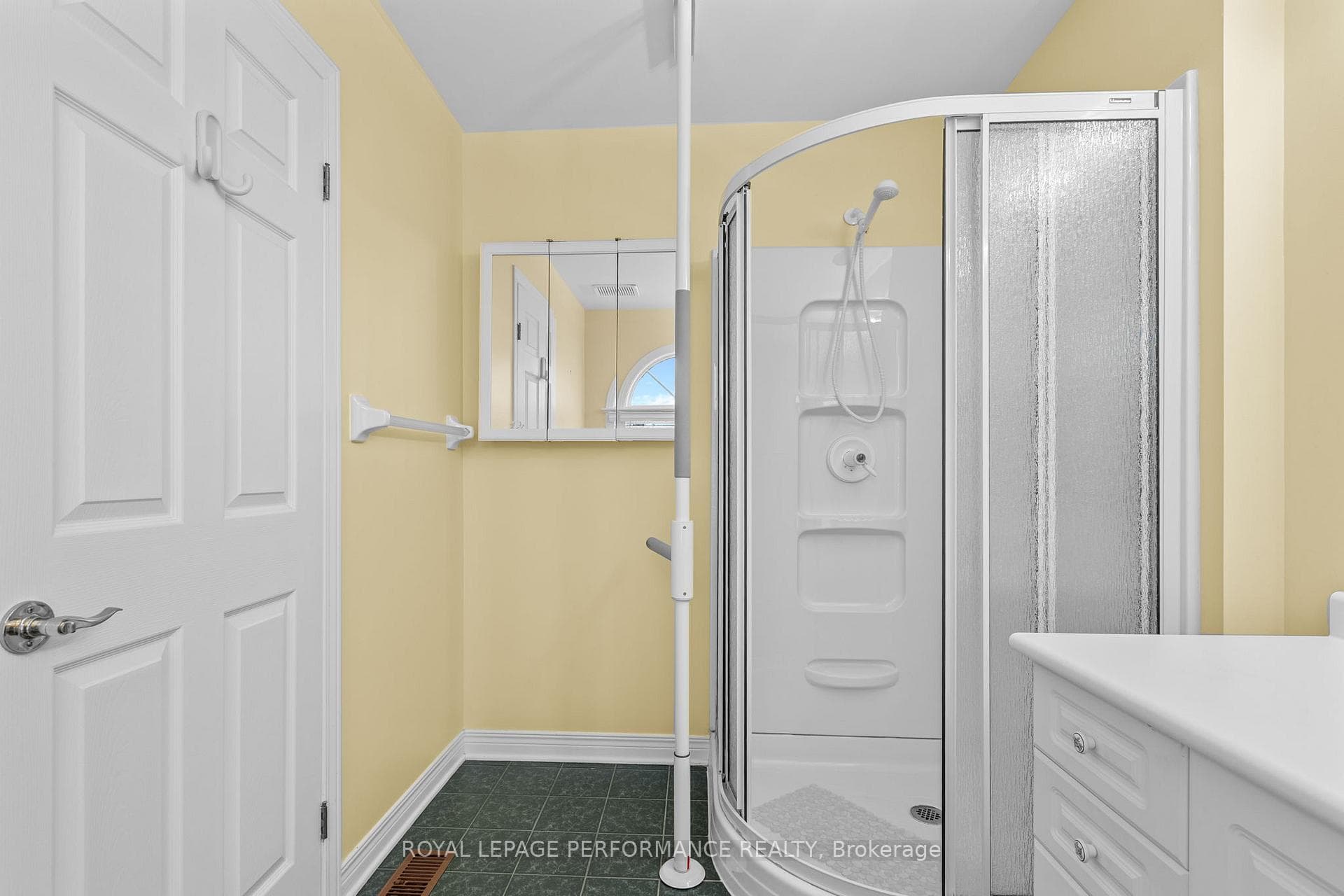 7 Roseglen Private photo 22