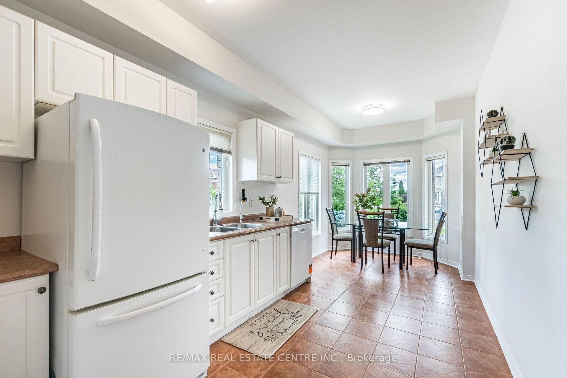 629 Lumberton Crescent photo 14