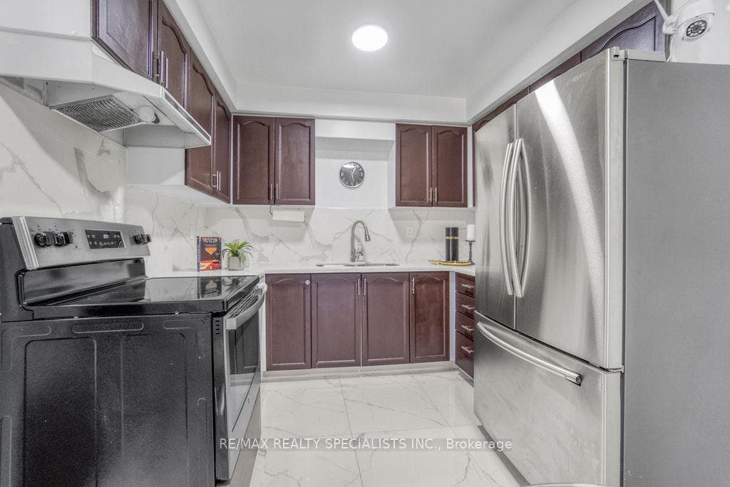 34 Potter Crescent photo 21