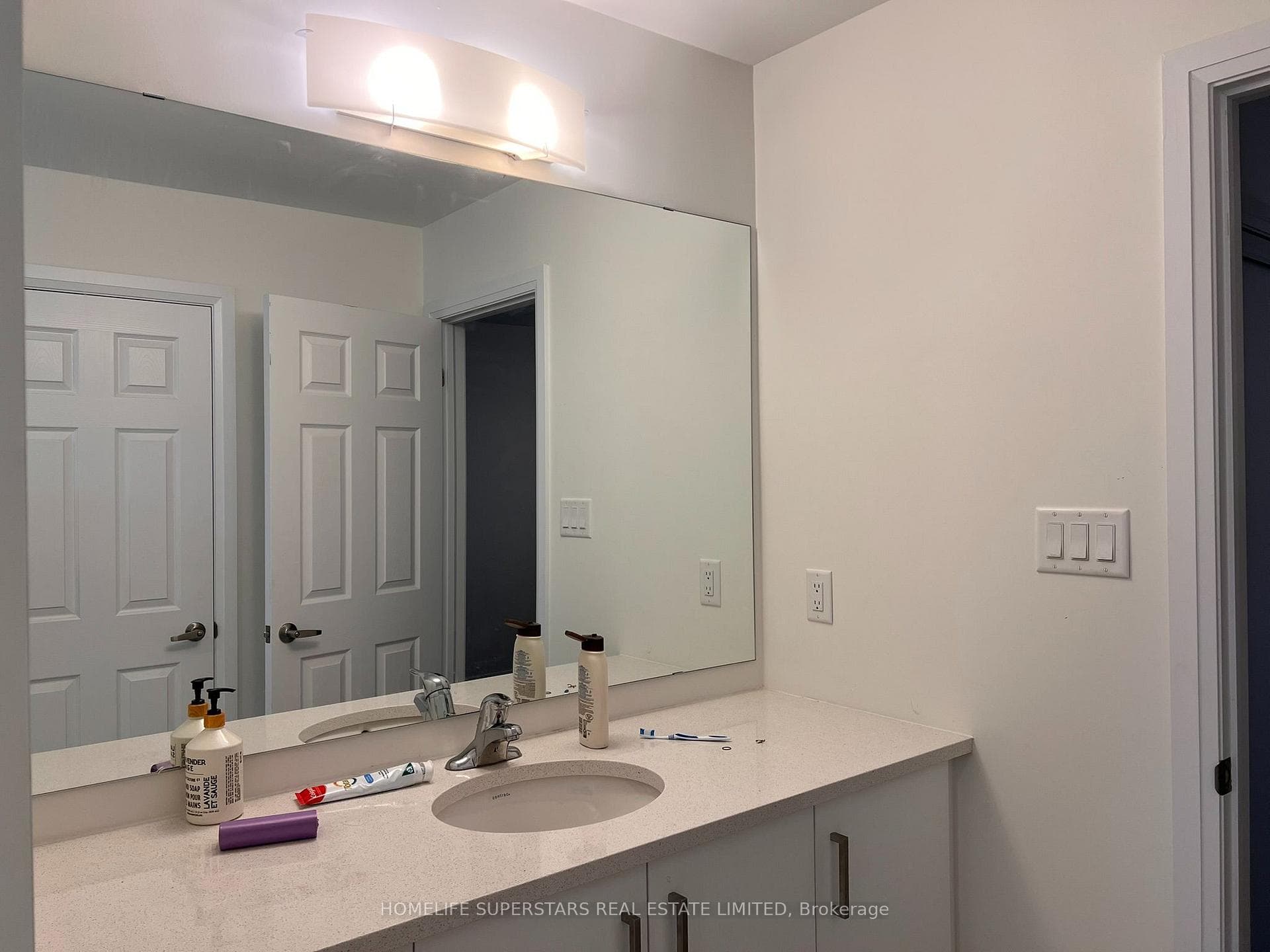 188 AVIRON Crescent photo 25