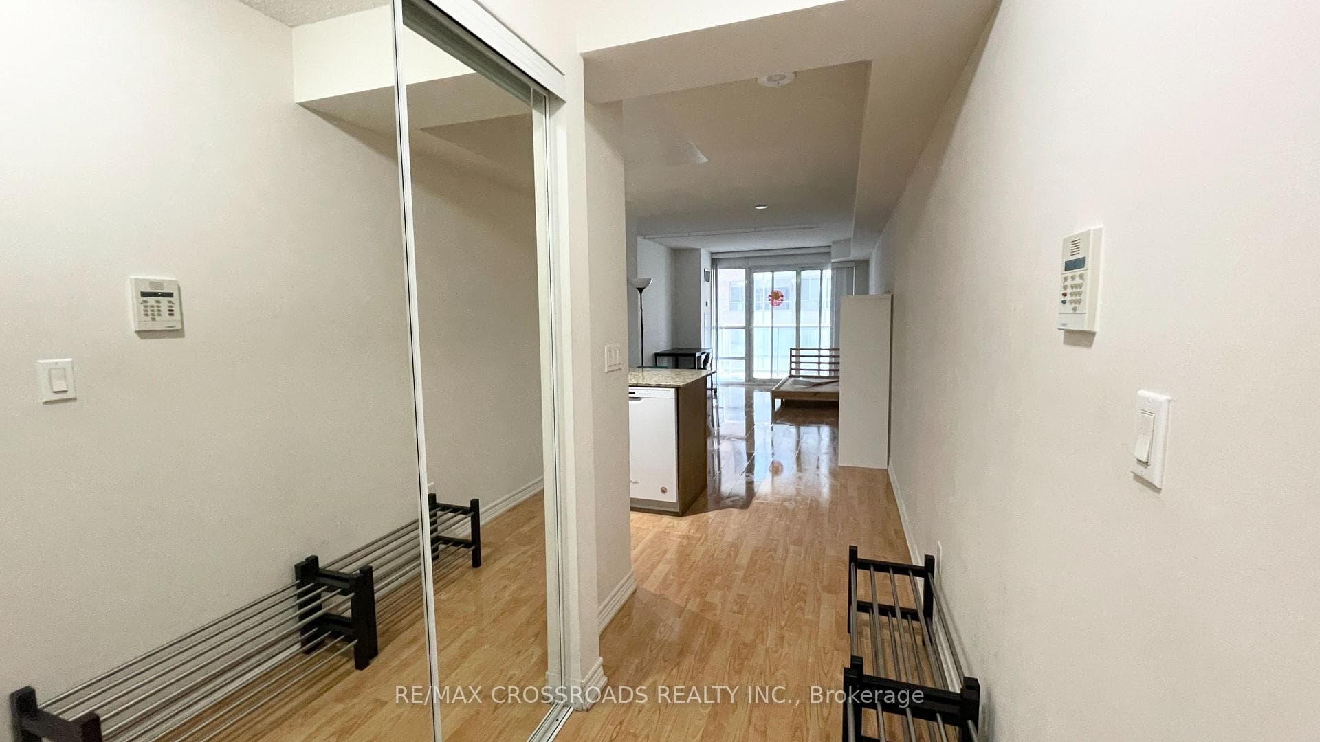 761 Bay Street Unit 806 photo 3