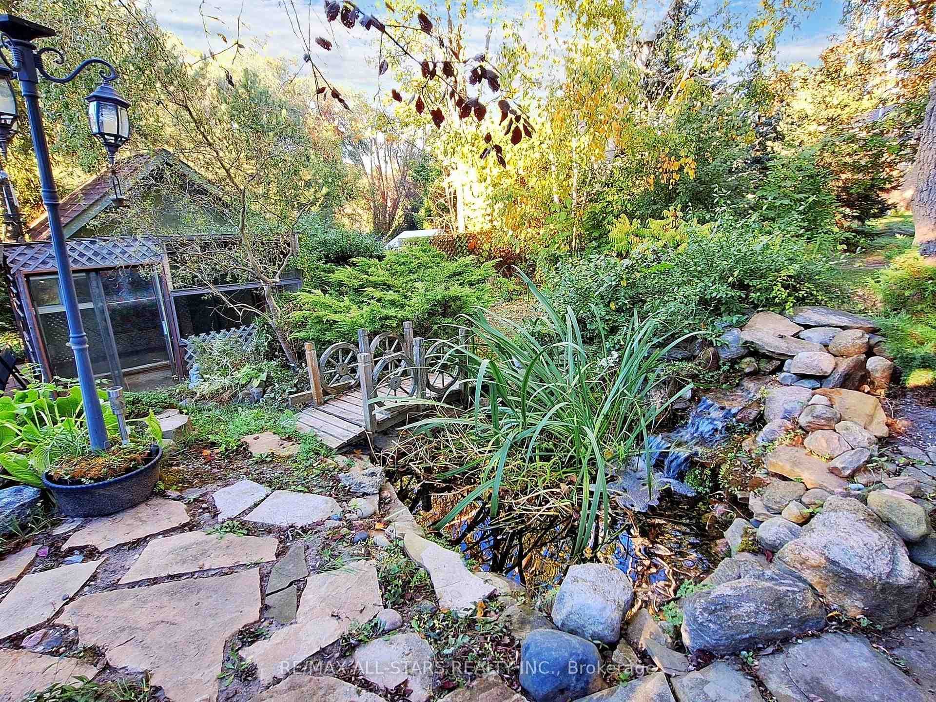 40 Riverglen Drive photo 43