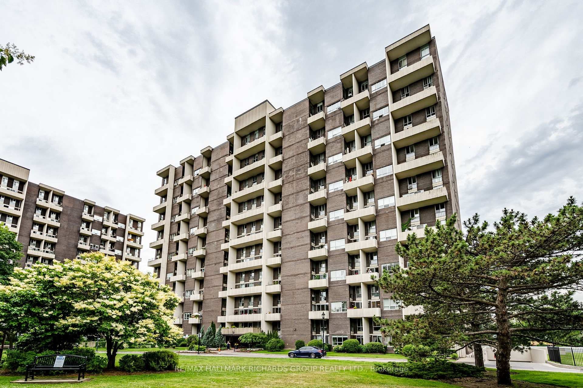 35 Ormskirk Avenue Unit 707 photo 1