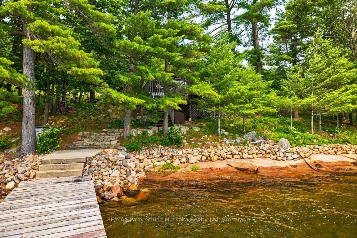 Easy access shoreline with deep water