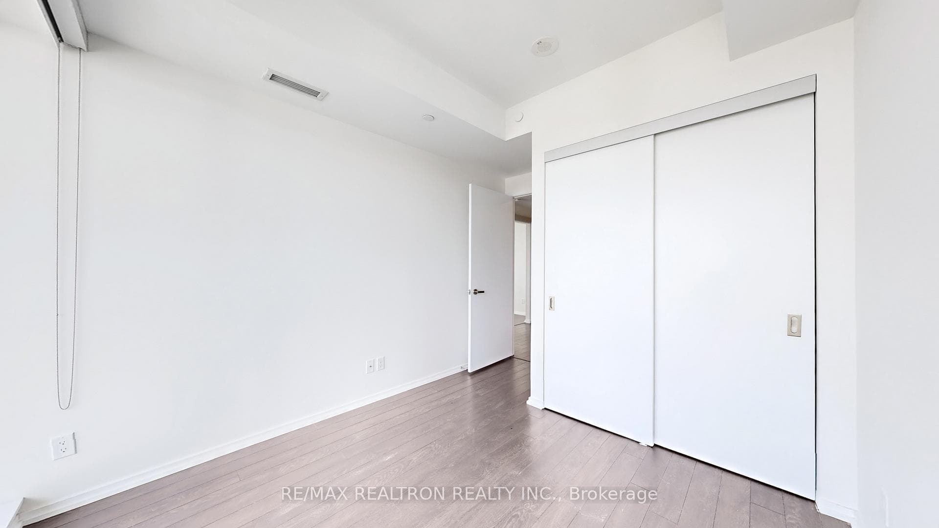 197 Yonge Street Unit 5905 photo 20