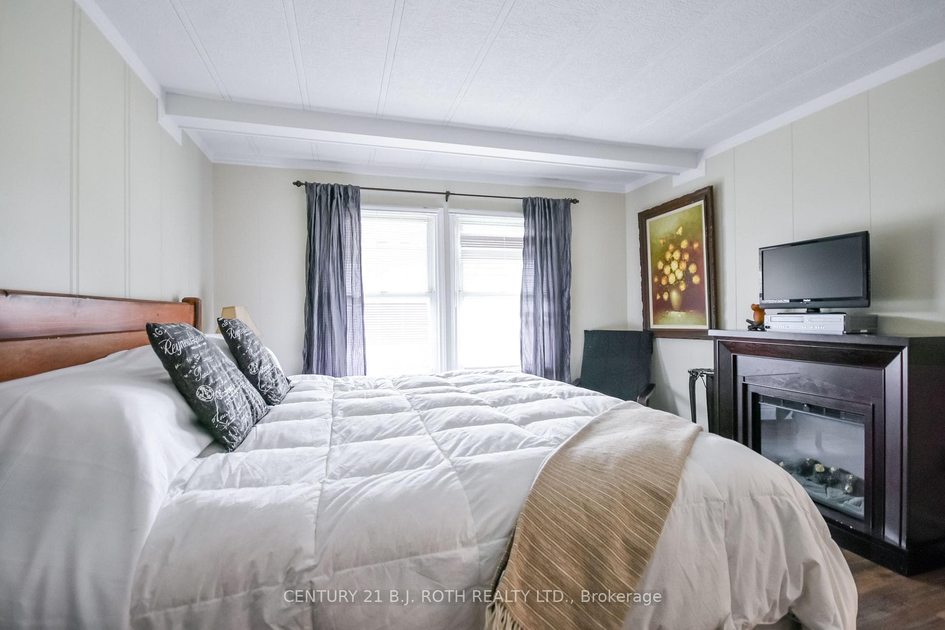 Primary bedroom with walk in closet.