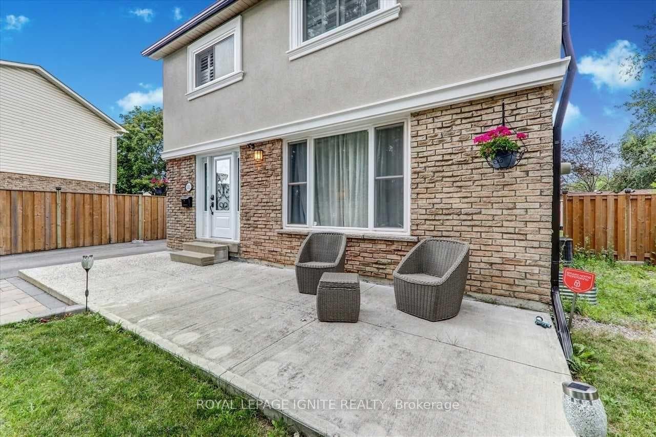 111 Dunsfold Drive photo 3