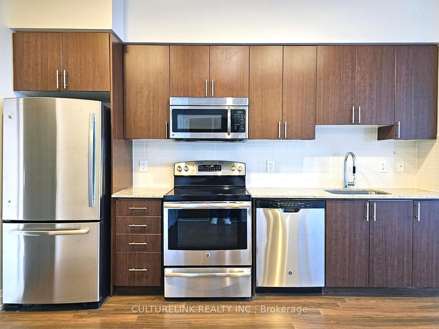 7171 Yonge Street Unit 636 photo 4
