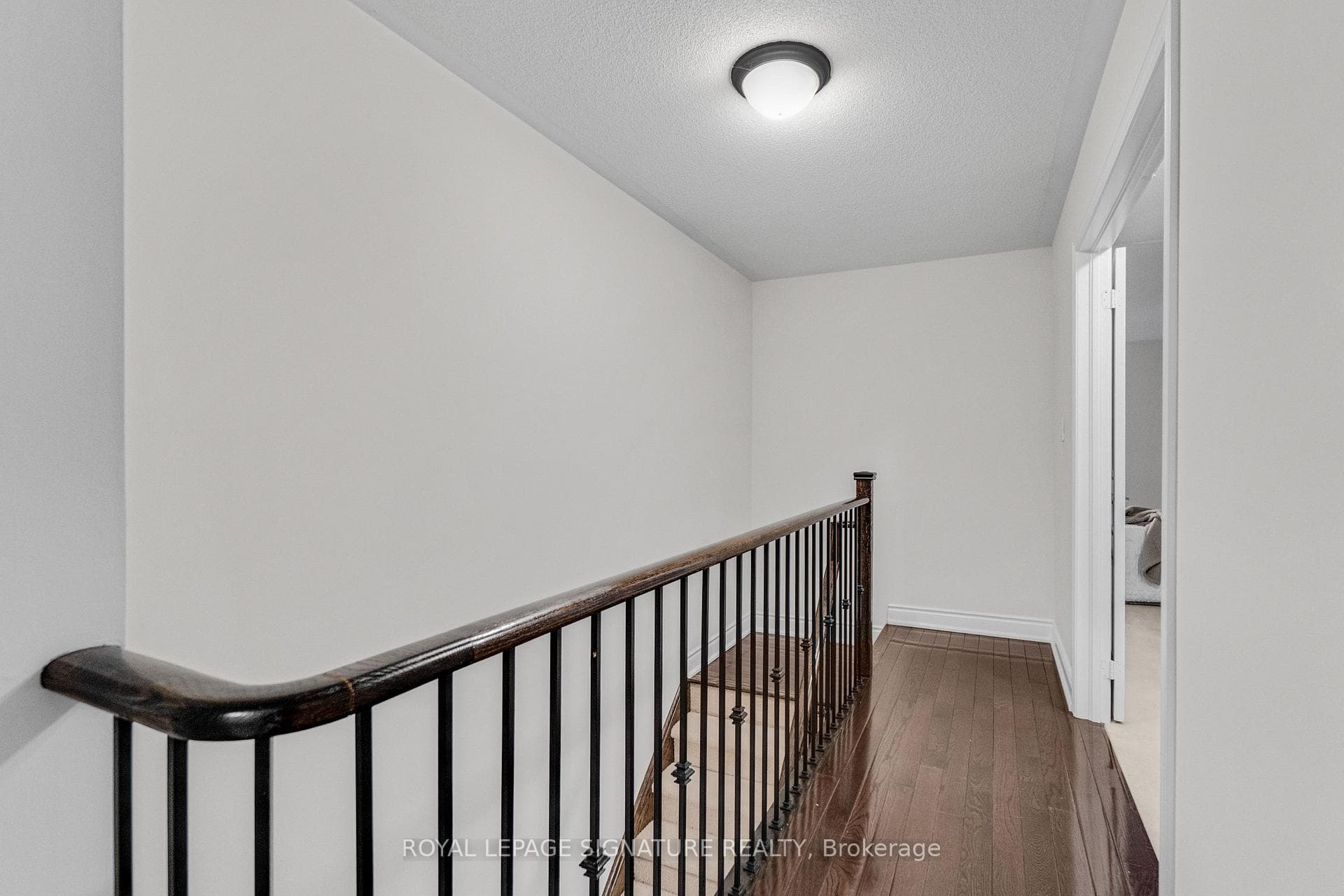 9 Streight Lane photo 24