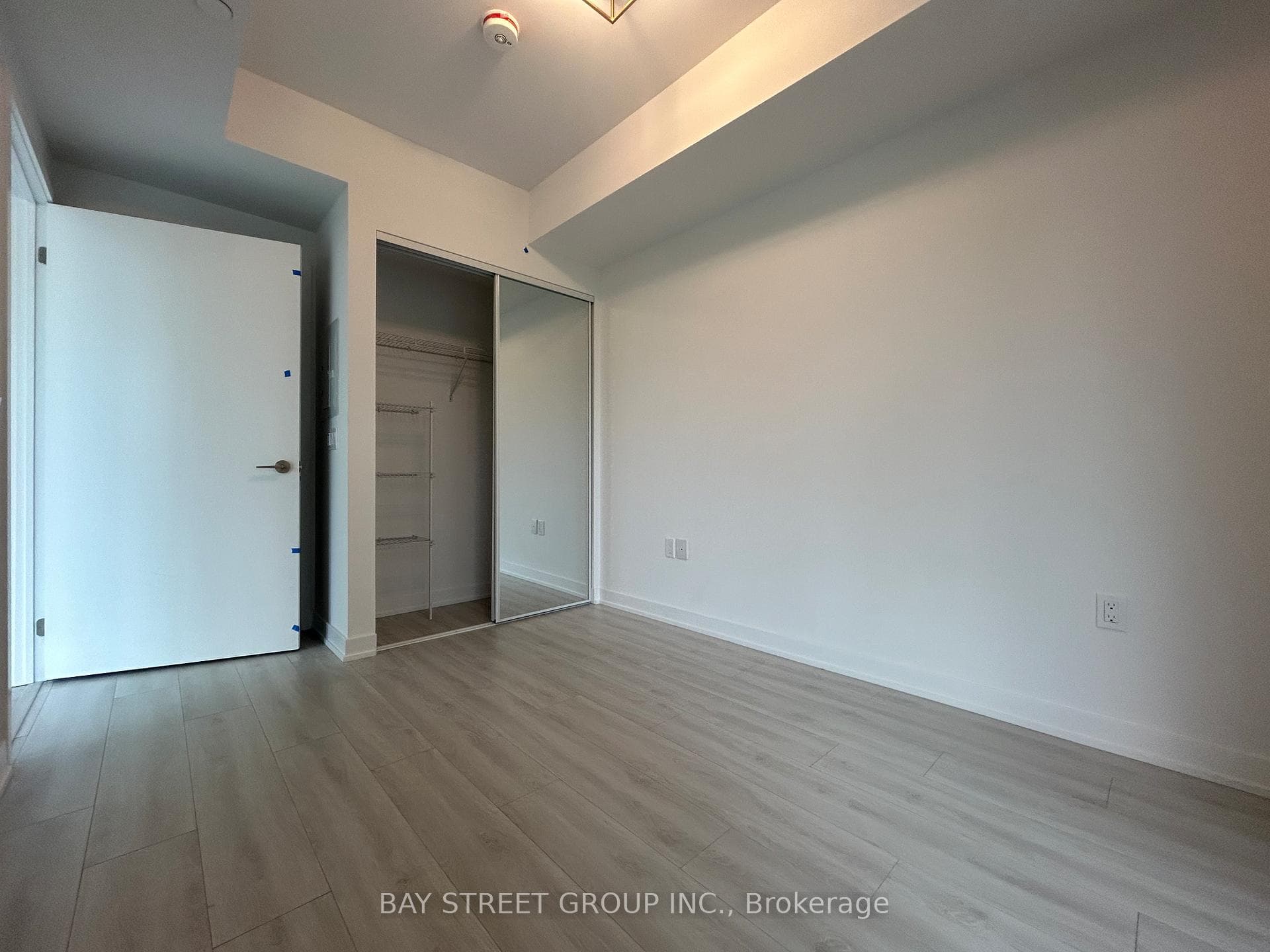 230 Simcoe Street Unit 826 photo 6