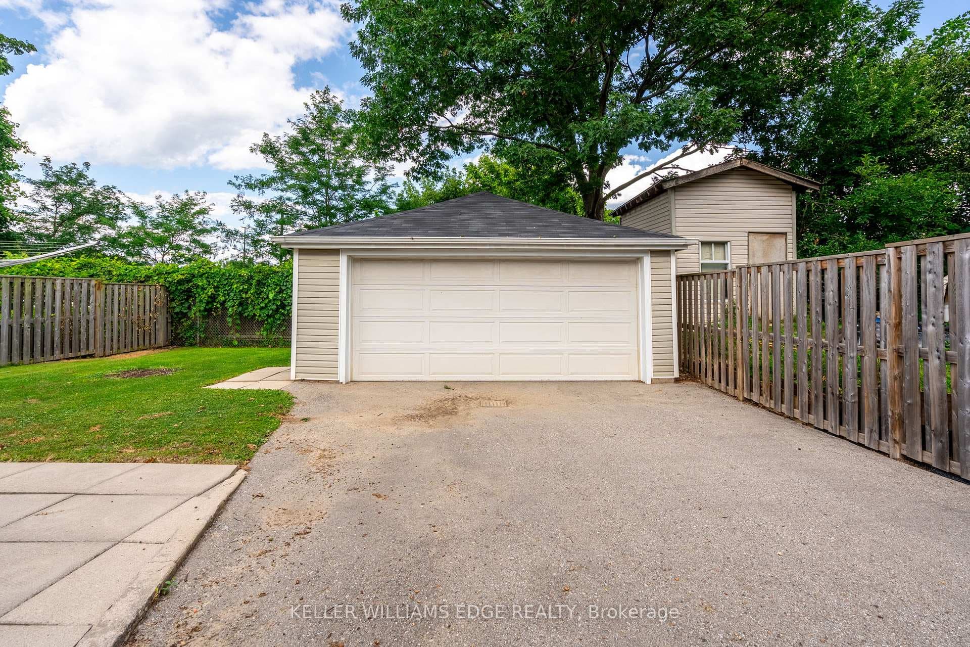 98 Holmes Avenue photo 22