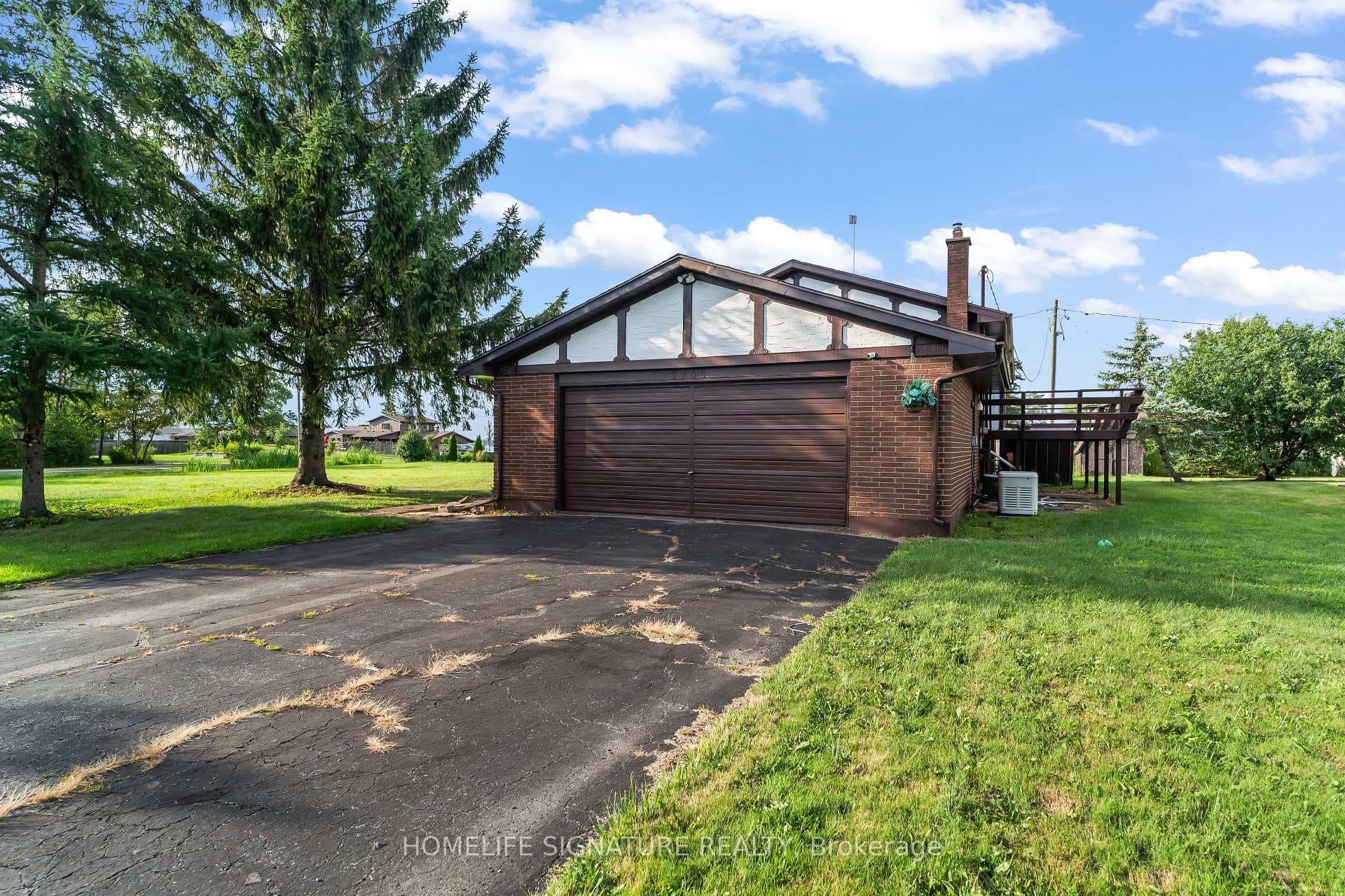 2200 Houck Crescent photo 5