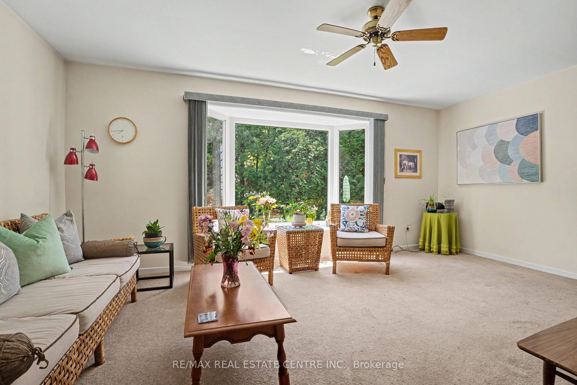 2068 Wellington Avenue photo 11