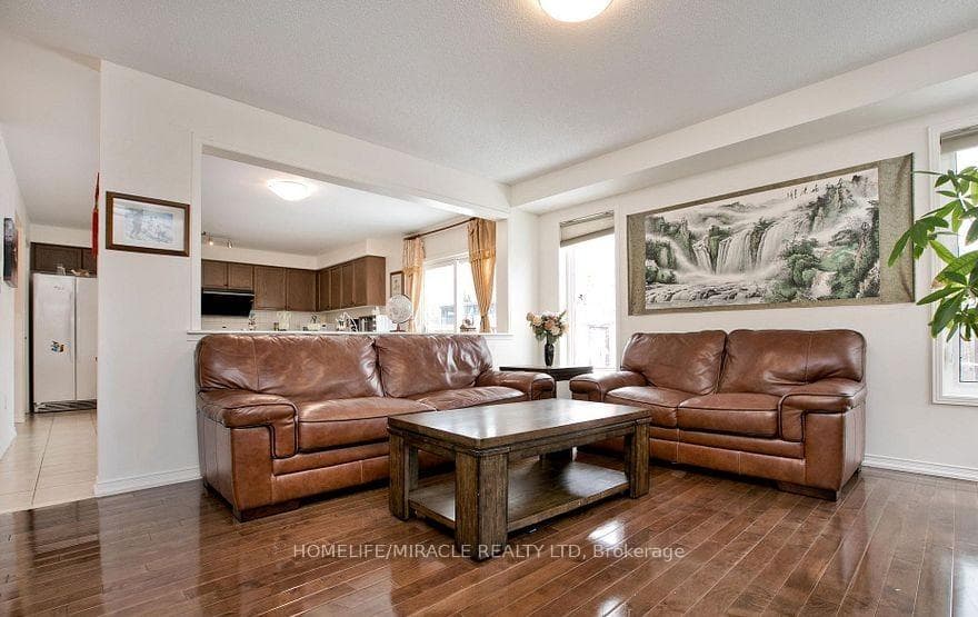 27 Lloydminster Avenue photo 11