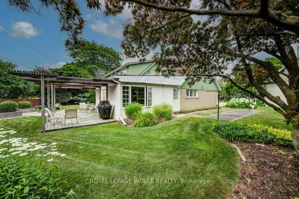 97 Somerset Crescent photo 39