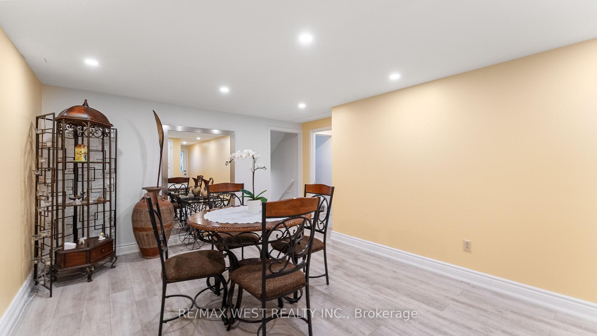 292 Royal Salisbury Way photo 20