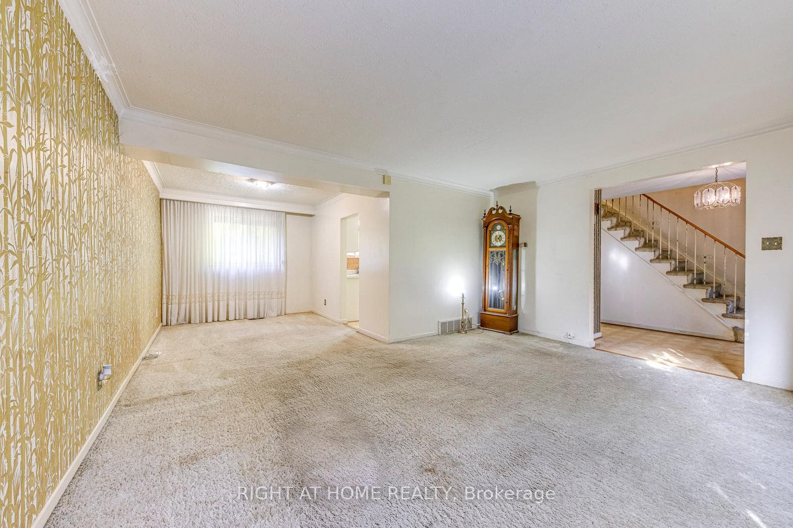 2572 Islington Avenue photo 5