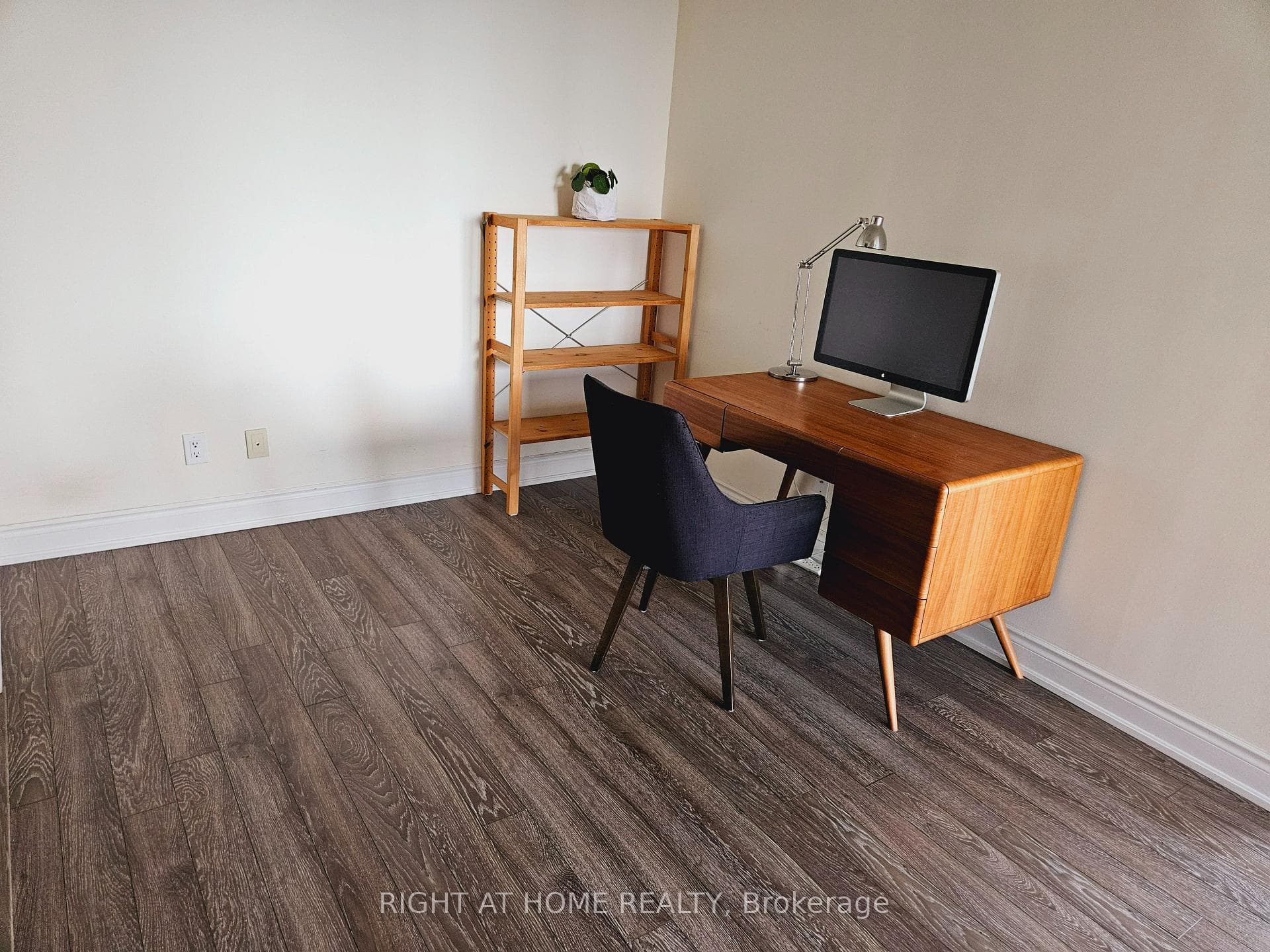 9088 Yonge Street Unit 1505A photo 20