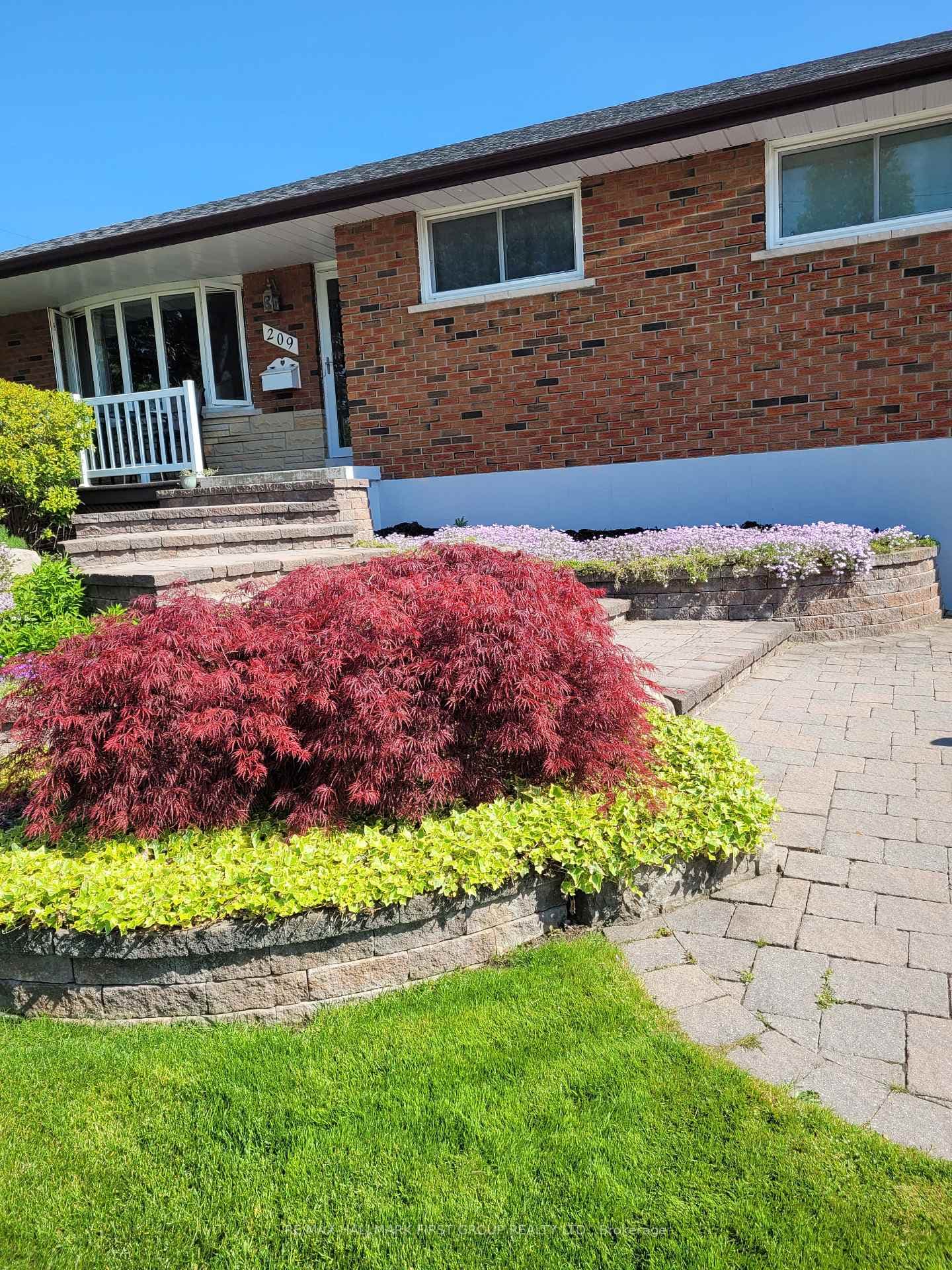 209 Johnson Avenue photo 2