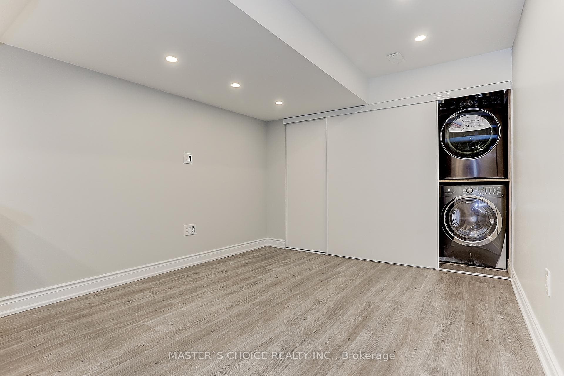 56 Moderna Drive photo 37